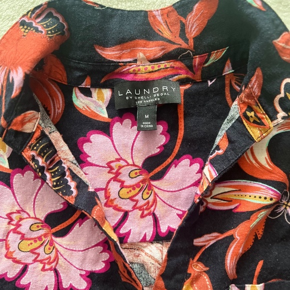 Women's Laundry by Shelli Segal Cropped Up Down Shirt - Picture 3 of 8